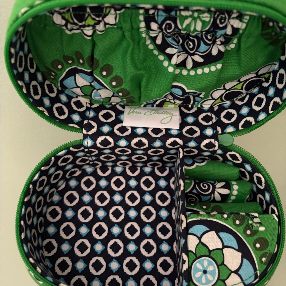 VERA BRADLEY Hard Travel Oval Jewelry Case Retired Pattern Cupcake Green Zip - Picture 3 of 4